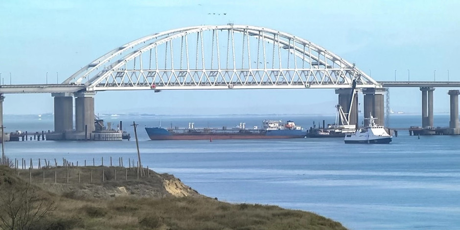 Russian military previously blocked the Kerch Strait