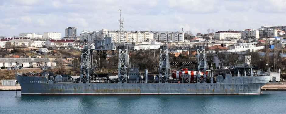 Russian Navy rescue ship Kommuna