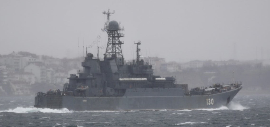 6 Russian warships enter the Black Sea as part of build up