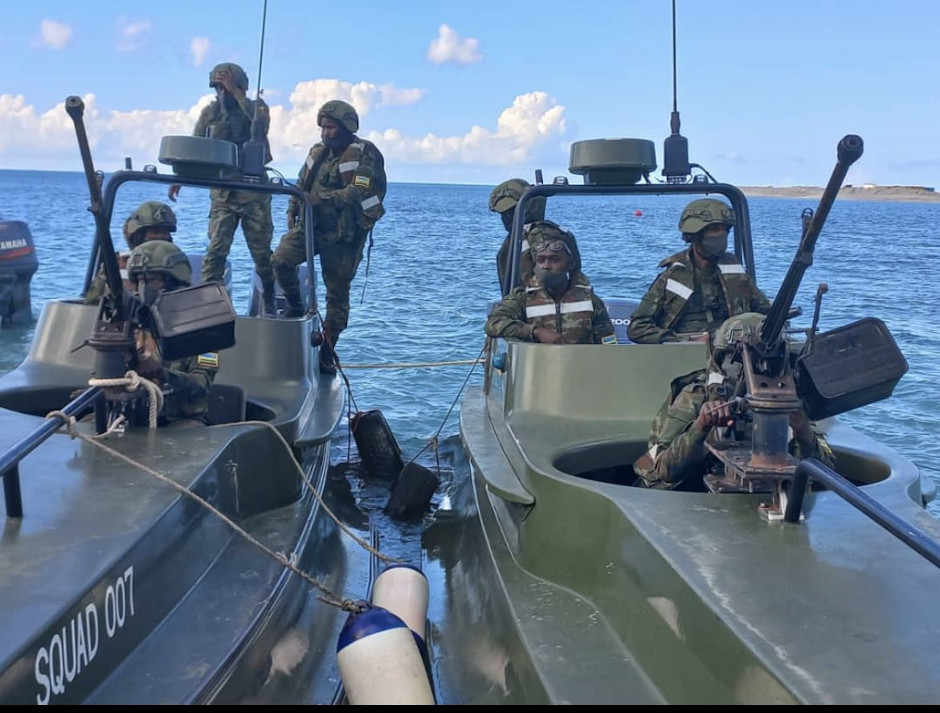 Rwandan Navy boat with machine gun