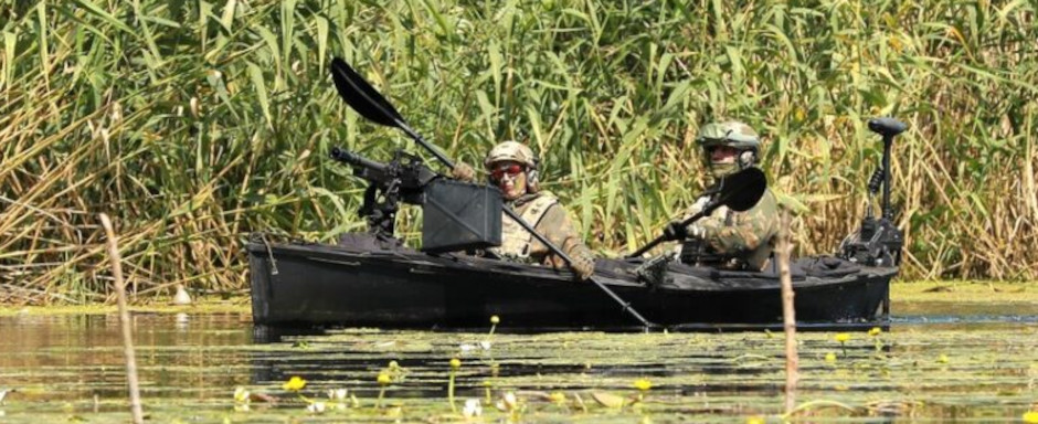 Ukrainian Special Forces Poloz-M16 Canoe
